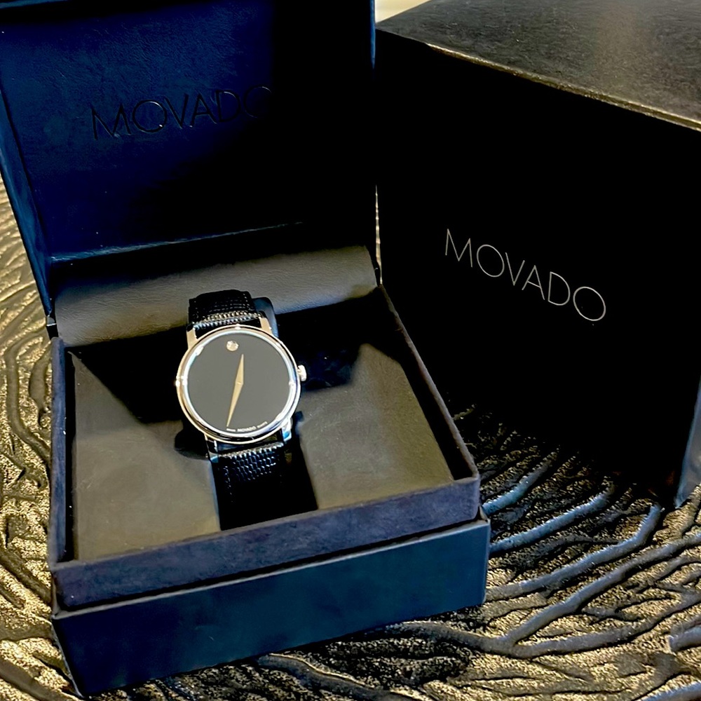 Movodo watch, never used no scratches back leather very Expensive look